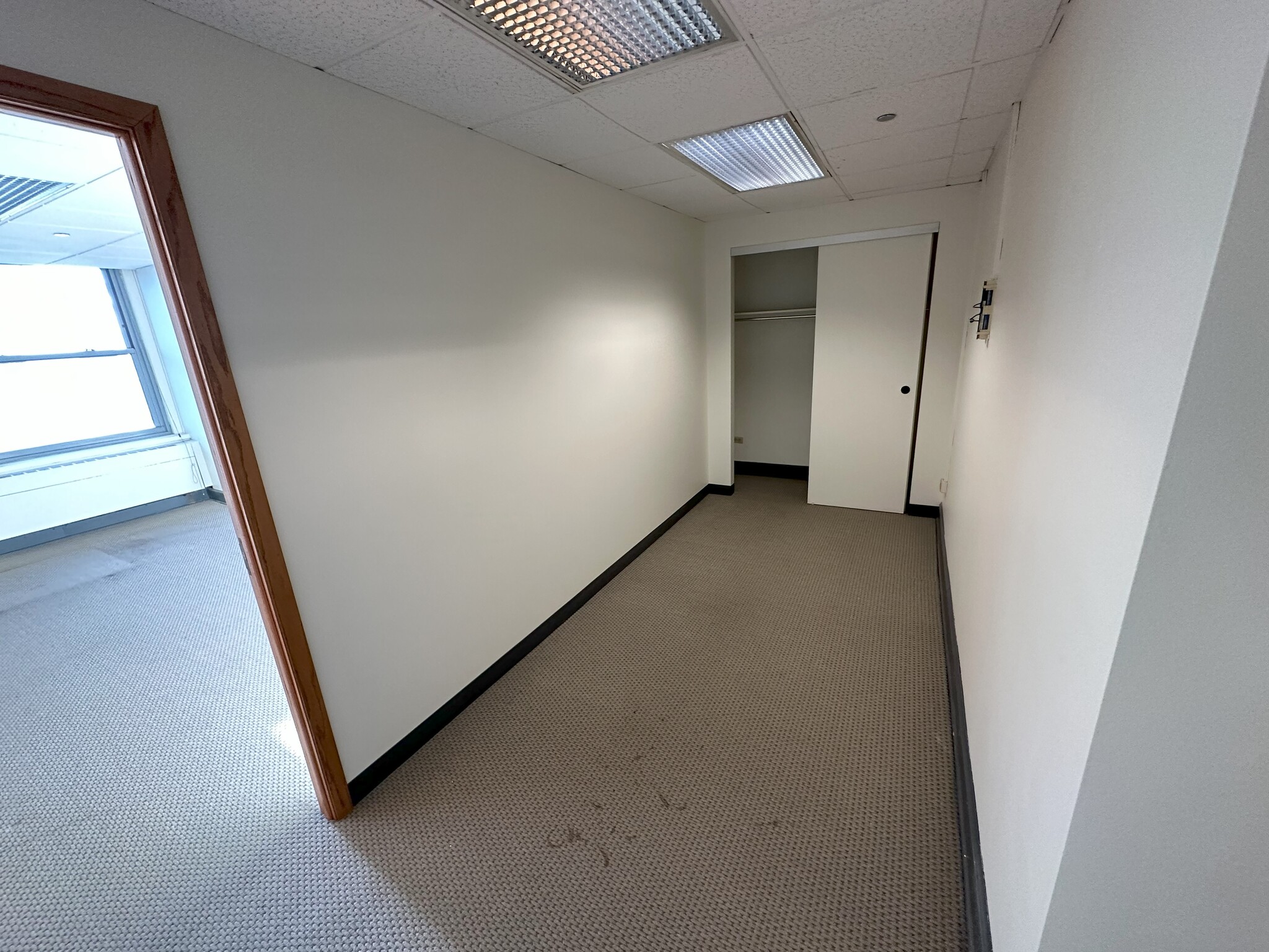 20 N Wacker Dr, Chicago, IL for lease Building Photo- Image 1 of 3