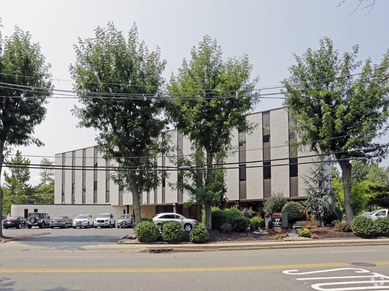 77 Brant Ave, Clark, NJ for lease - Building Photo - Image 1 of 5