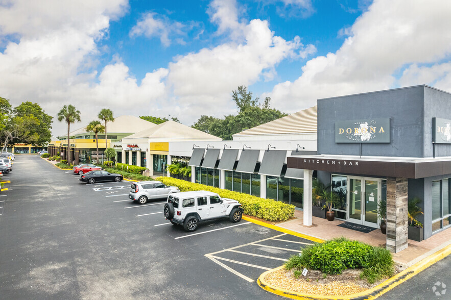 2100-2184 Tamiami Trl N, Naples, FL for lease - Primary Photo - Image 2 of 8