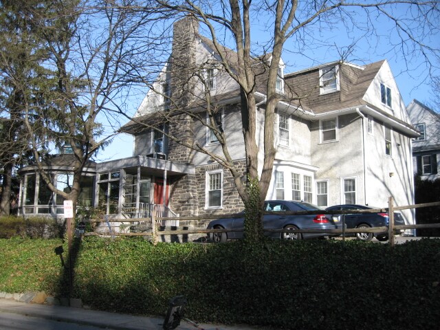 25 Elliott Ave, Bryn Mawr, PA for sale Primary Photo- Image 1 of 1