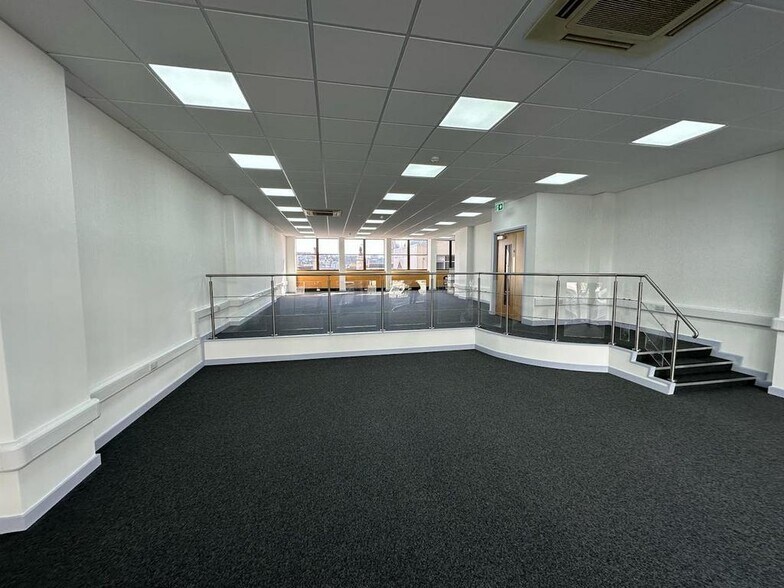 96-99 Queens Rd, Brighton for lease - Building Photo - Image 3 of 46