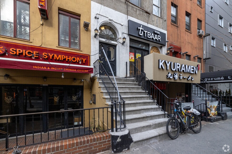 315 W 46th St, New York, NY for sale - Building Photo - Image 3 of 5