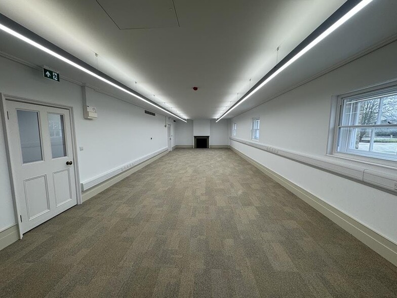 8 Kew Bridge Ct, London for lease - Building Photo - Image 3 of 10