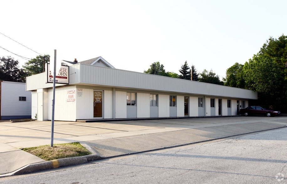 2034 Schiller Ave, Cuyahoga Falls, OH for lease - Primary Photo - Image 1 of 4