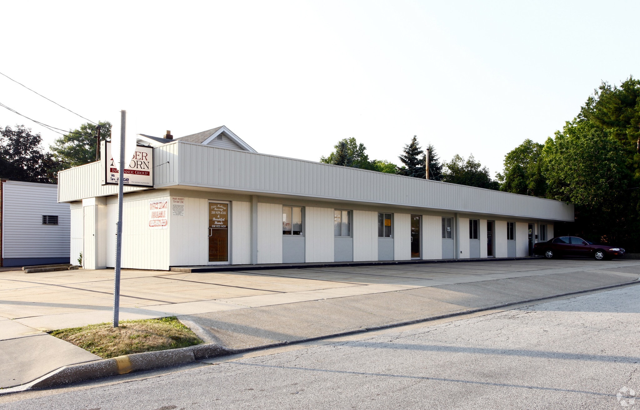 2034 Schiller Ave, Cuyahoga Falls, OH for lease Primary Photo- Image 1 of 5