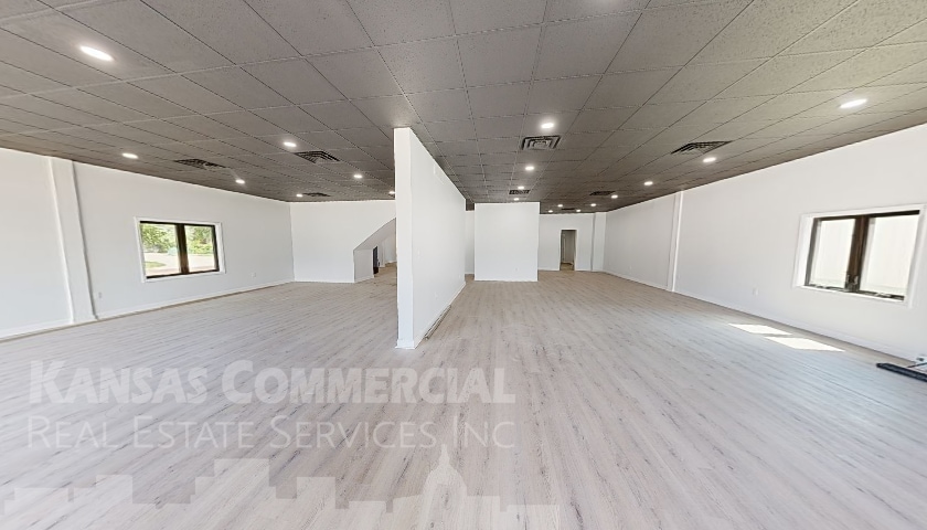 1122 SW 10th Ave, Topeka, KS for lease - Interior Photo - Image 3 of 7