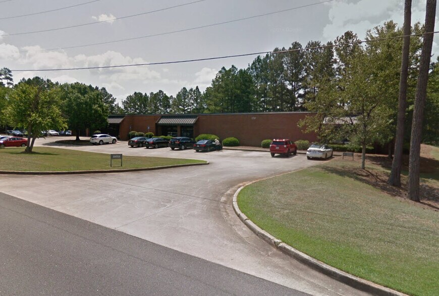 4951 Riverside Dr, Macon, GA 31210