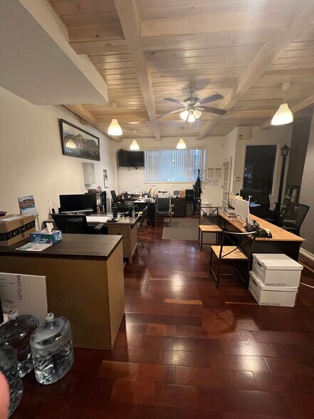 25-31 Astoria Blvd, Astoria, NY for lease - Building Photo - Image 2 of 8