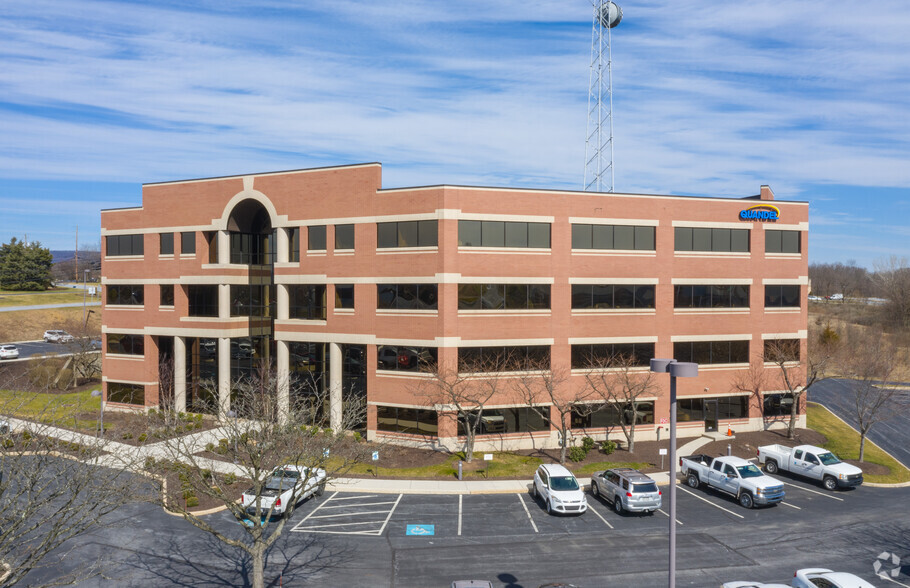 2601 Market Place St, Harrisburg, PA for lease - Primary Photo - Image 1 of 3