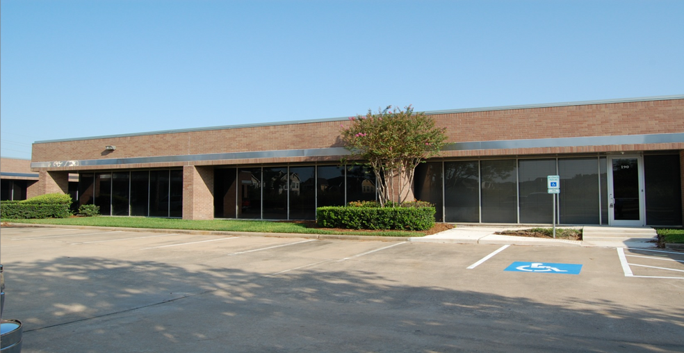 211-285 W Airtex Blvd, Houston, TX for lease - Building Photo - Image 3 of 10