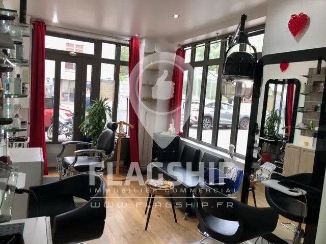 Retail in Paris for lease - Interior Photo - Image 3 of 3