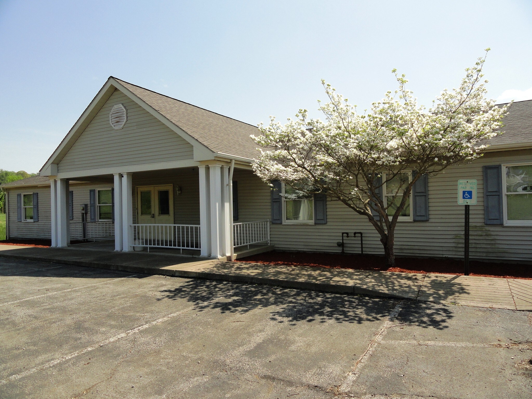 1358 Rolling Acres Rd, New Cumberland, WV for sale Primary Photo- Image 1 of 1