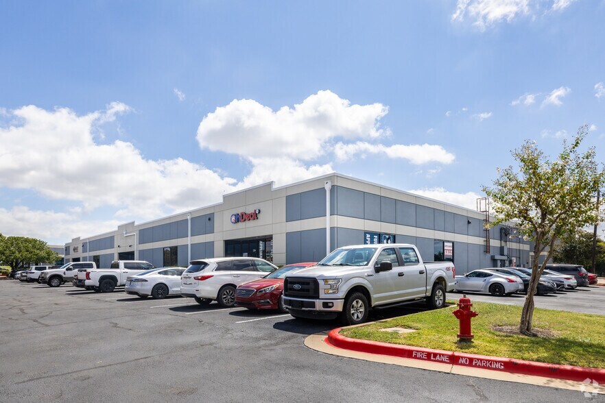2701 Gattis School Rd, Round Rock, TX for lease - Primary Photo - Image 3 of 7