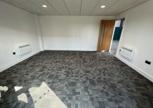 Crow Ln, Ringwood for lease Interior Photo- Image 2 of 6