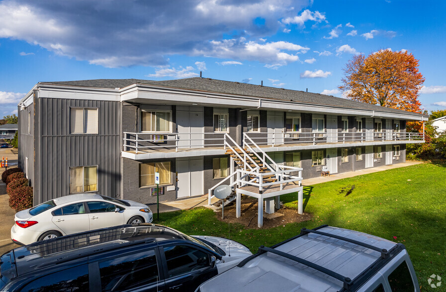 1446 Alphada Ave, Akron, OH for sale - Primary Photo - Image 1 of 1