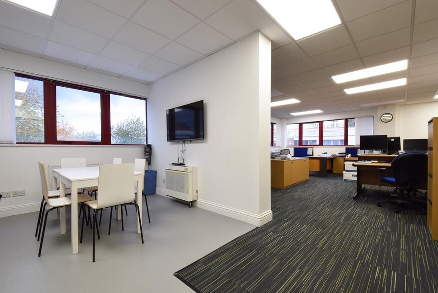 Unit 9 Metro Business Park, Kangley Bridge Road, London for sale - Building Photo - Image 3 of 10