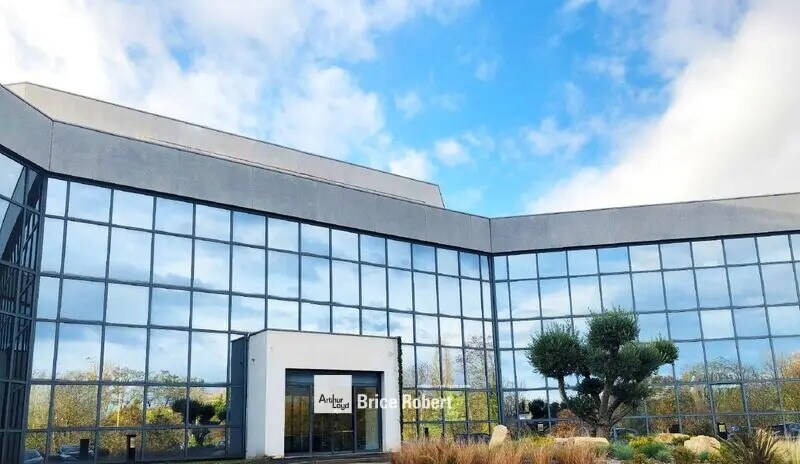 Office in Dardilly for lease - Building Photo - Image 1 of 11