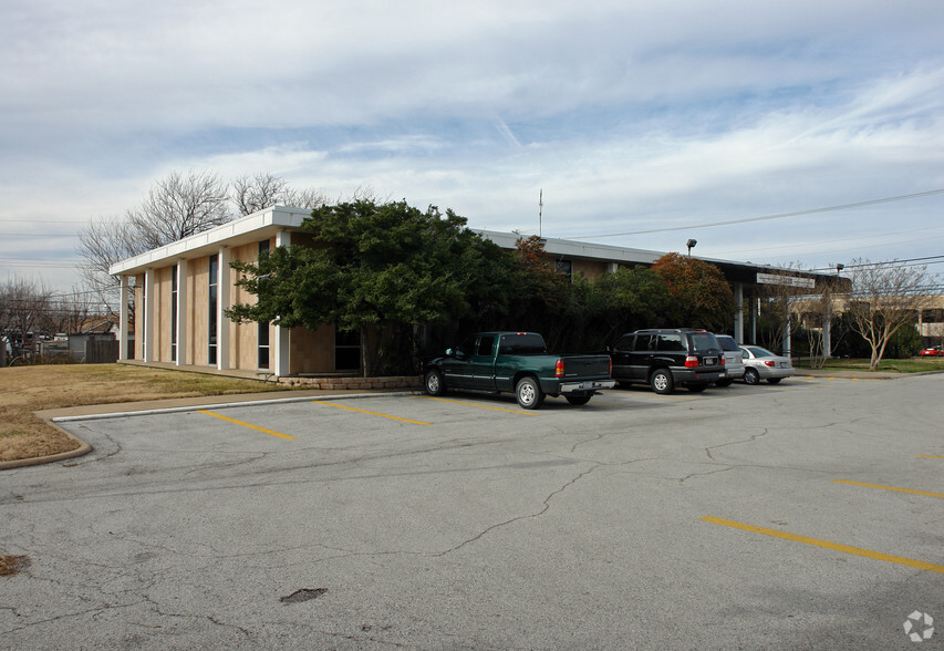 2824 Valley View Ln, Farmers Branch, TX for sale - Building Photo - Image 3 of 5