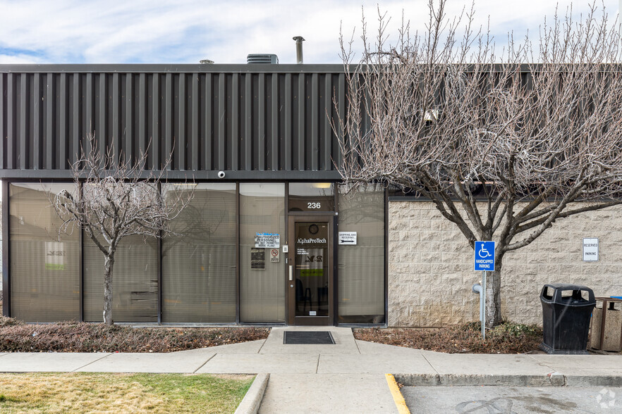 236 N 2200 W, Salt Lake City, UT for lease - Building Photo - Image 2 of 4