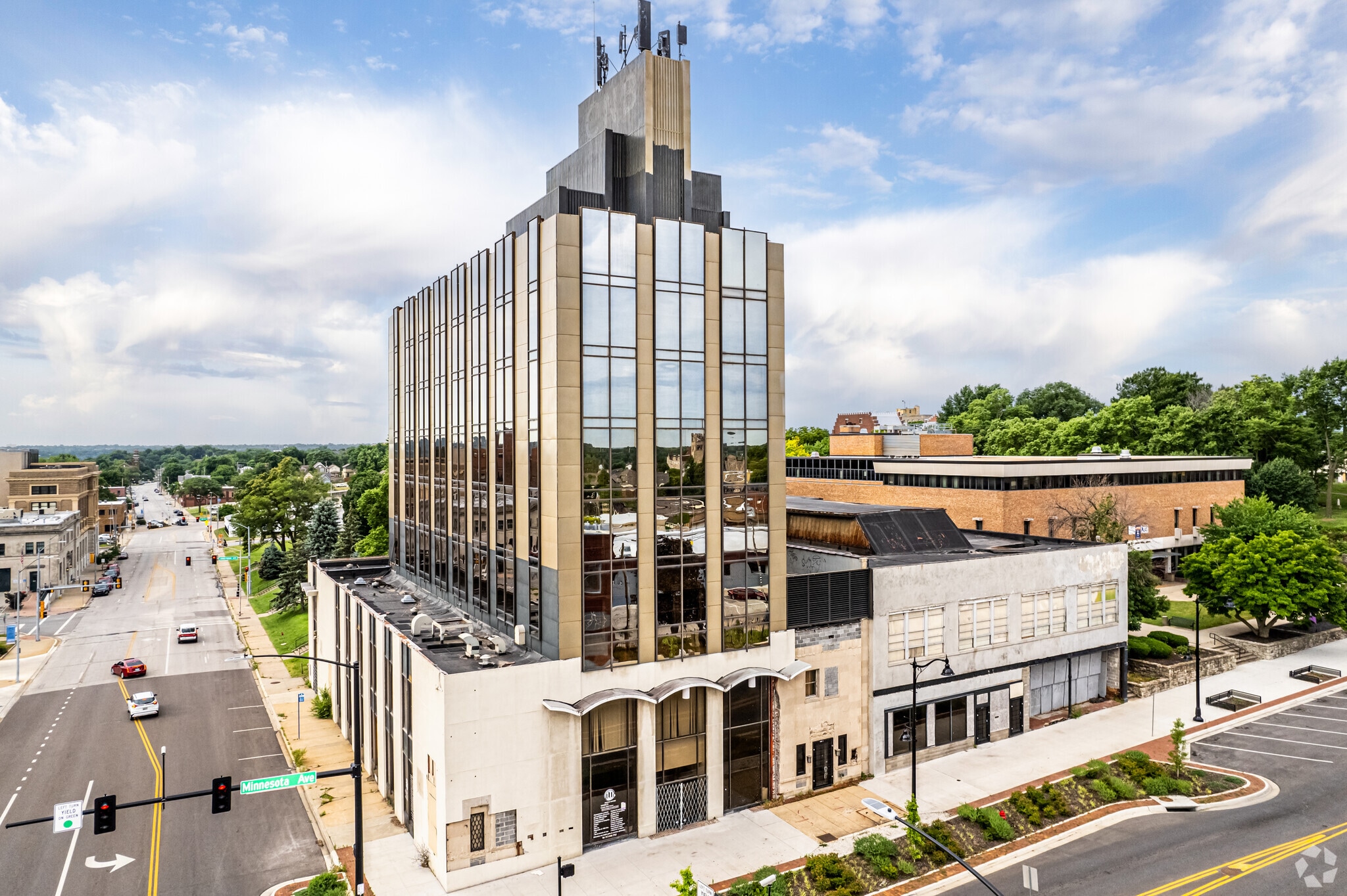 Office in Kansas City, KS for sale Primary Photo- Image 1 of 1