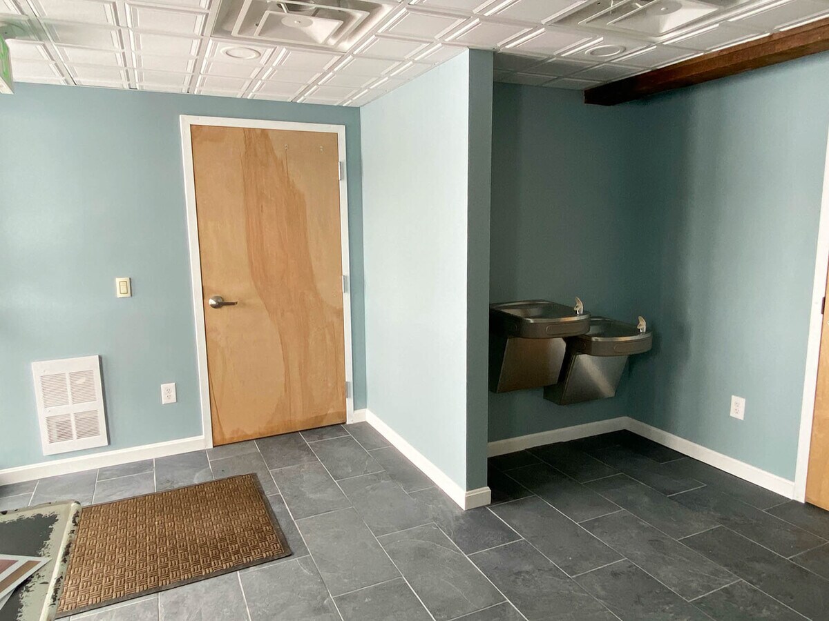 892 Mercer Rd, Beaver Falls, PA 15010