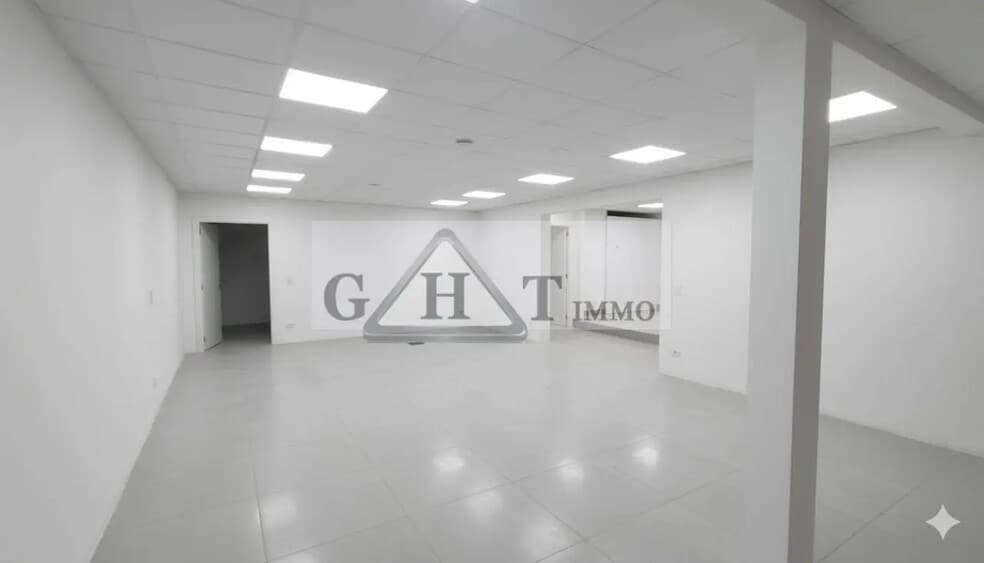 Industrial in Saint-Maur-des-Fossés for sale - Interior Photo - Image 3 of 7