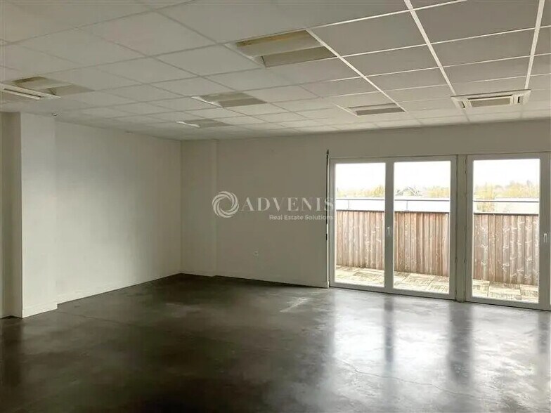 Office in Bourges for lease - Building Photo - Image 3 of 5