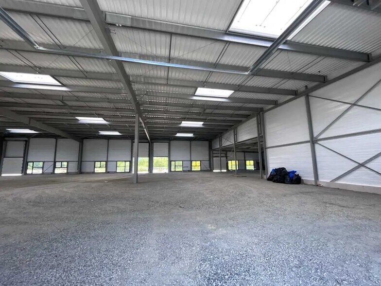 Flex in Goven for lease - Building Photo - Image 3 of 3