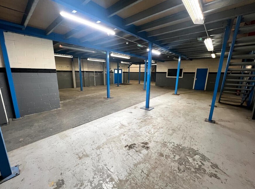 Samlet Rd, Swansea for lease Interior Photo- Image 1 of 3