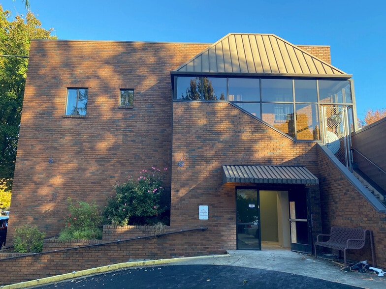 4702-4706 NE Glisan St, Portland, OR for lease - Building Photo - Image 1 of 11