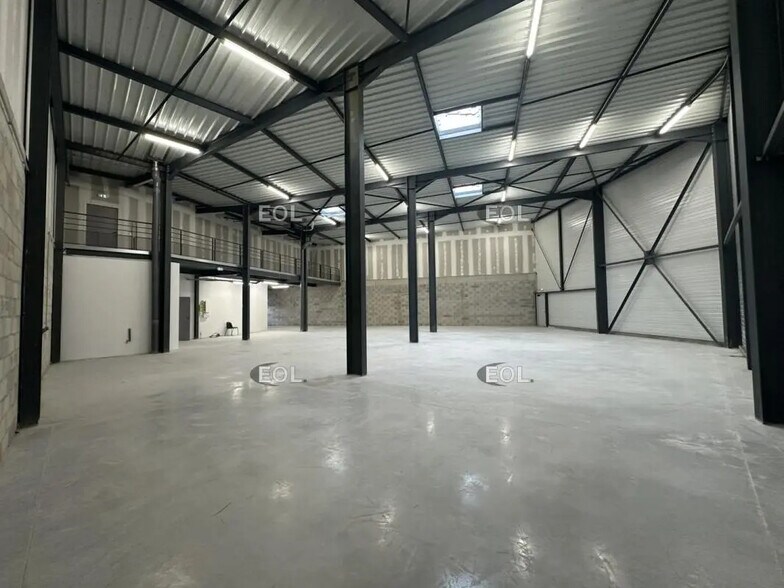 Flex in Aubagne for lease - Building Photo - Image 3 of 11