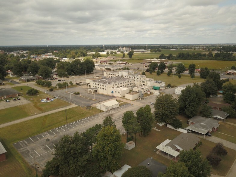 1301 1st St, MO 63857 1 Auction Former Regional Medical