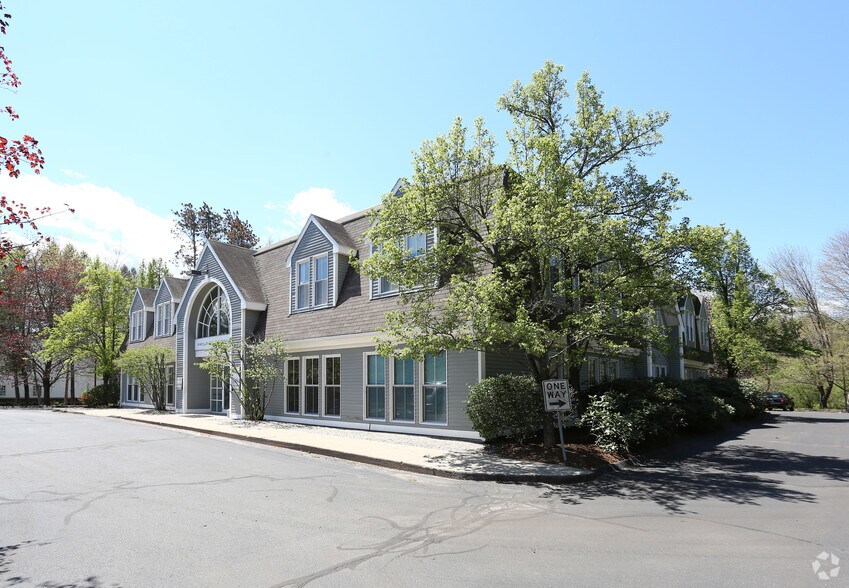 111 Simsbury Rd, Avon, CT 06001