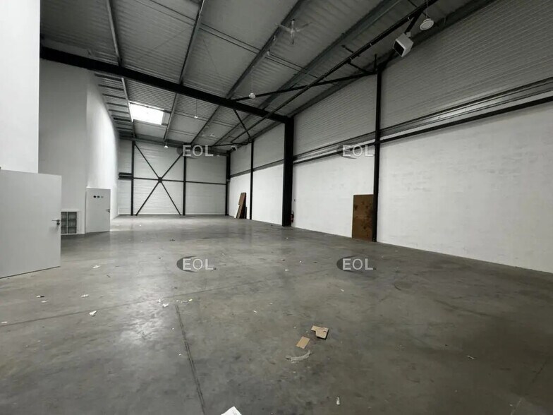 Flex in Palaiseau for lease - Interior Photo - Image 1 of 4