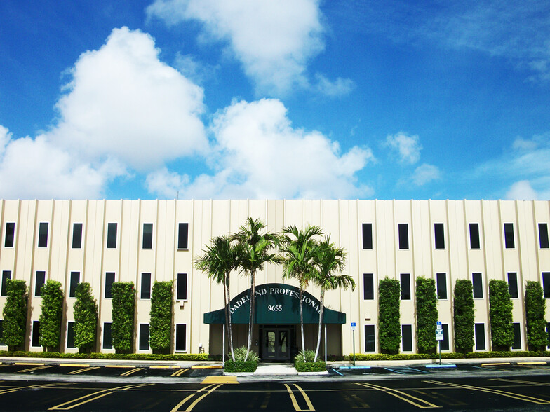 9655 S Dixie Hwy, Miami, FL for lease - Building Photo - Image 1 of 9