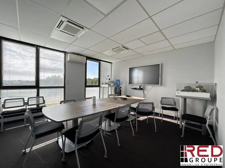 Office in Aix-en-Provence for lease - Building Photo - Image 1 of 5