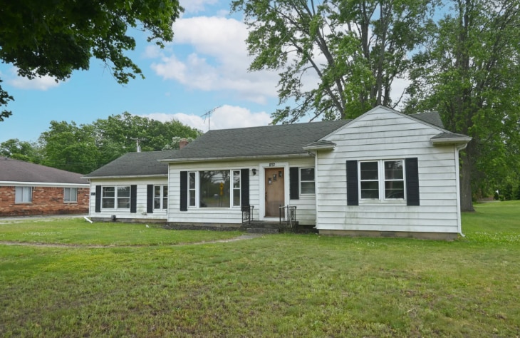 1272 E West Maple Rd, Walled Lake, MI for sale - Primary Photo - Image 1 of 2