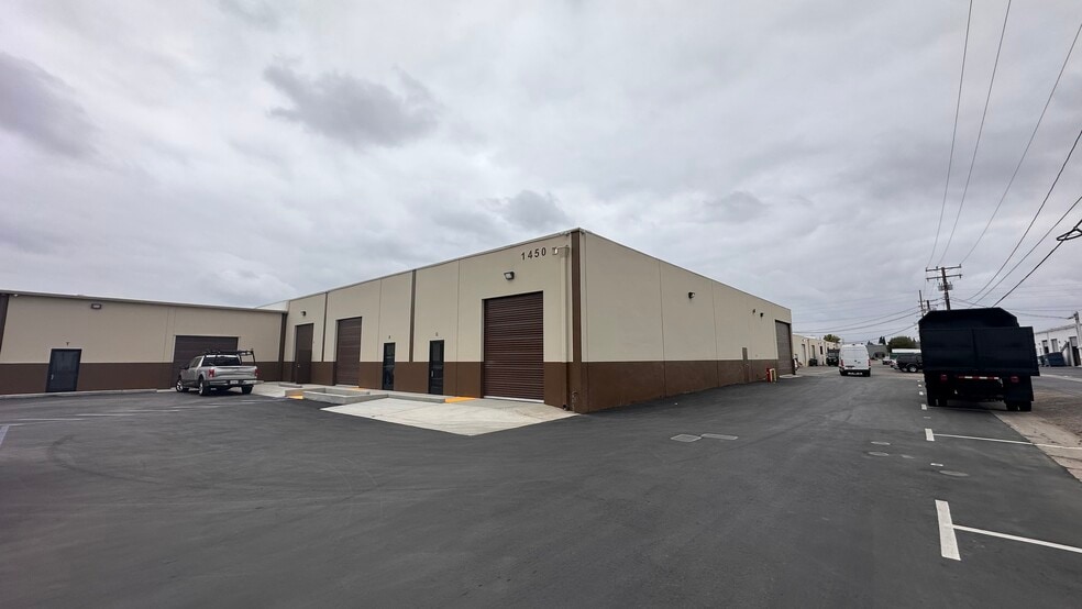 1450 W Collins Ave, Orange, CA for lease - Building Photo - Image 1 of 8