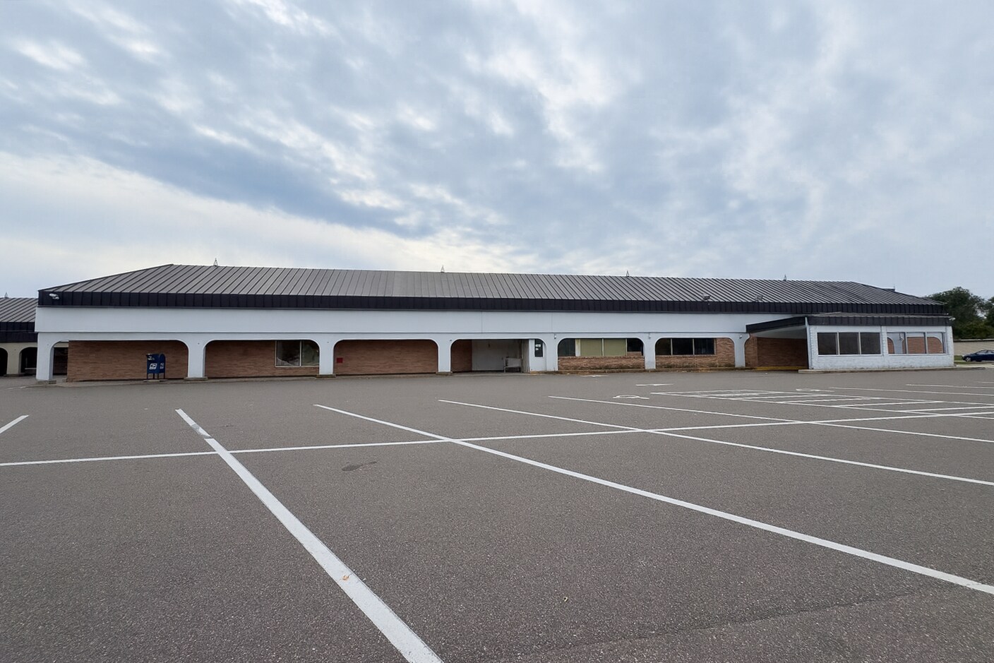 2118 Veterans Dr, Saint Cloud, MN for lease Primary Photo- Image 1 of 5