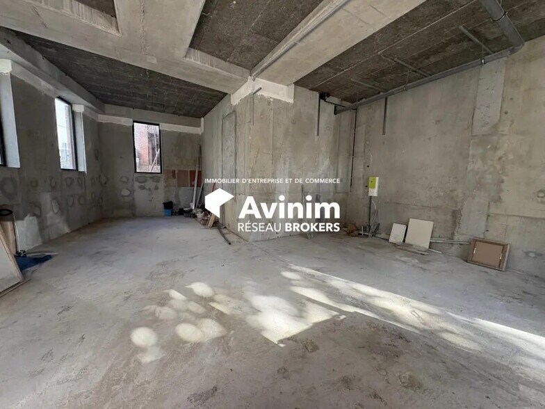 Retail in Pantin for lease - Interior Photo - Image 2 of 2