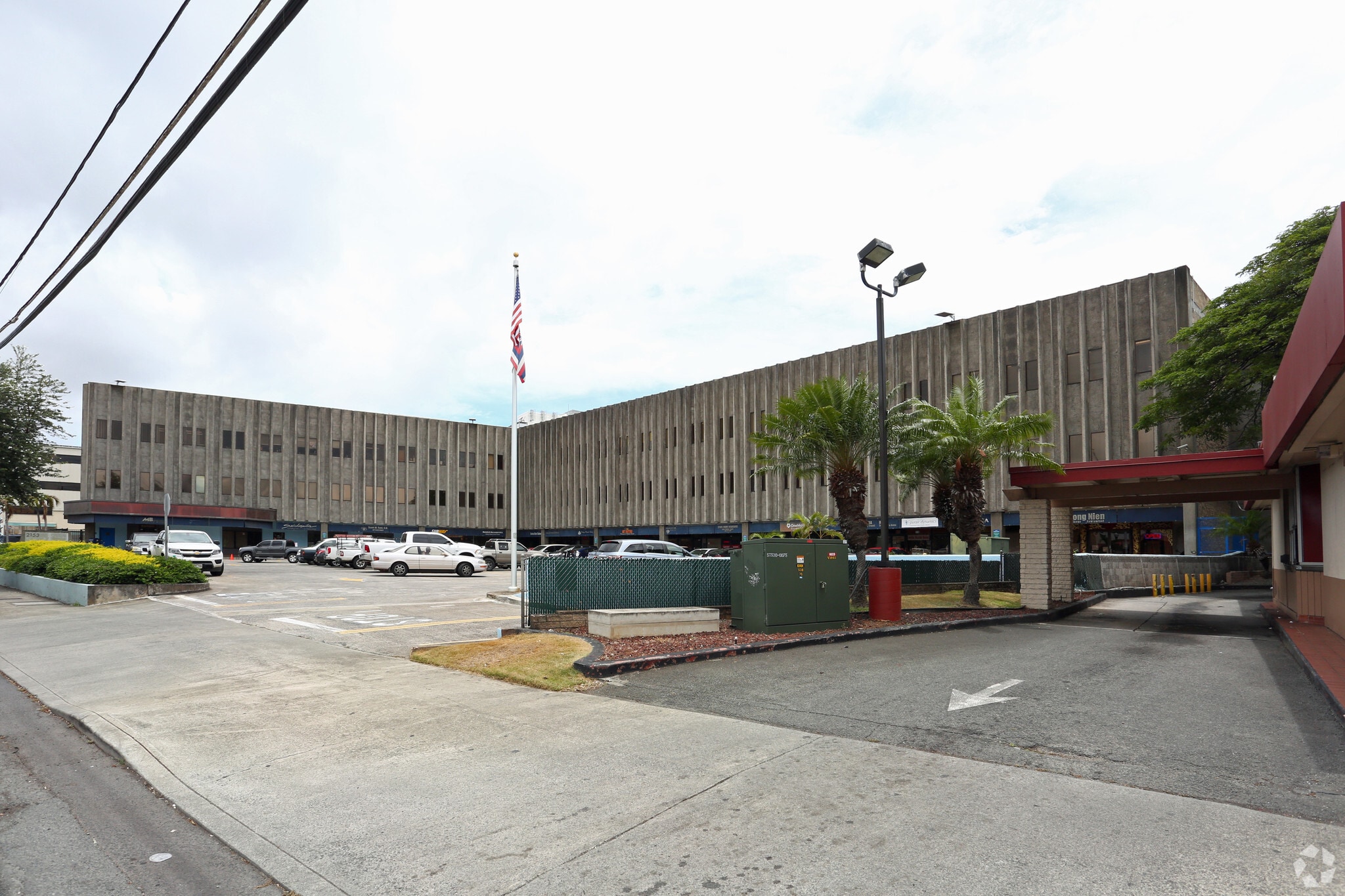 2153 N King St, Honolulu, HI for lease Primary Photo- Image 1 of 9