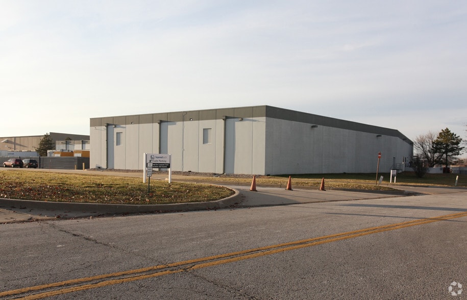 10828 NW AirWorld Dr, Kansas City, MO for lease - Building Photo - Image 2 of 3