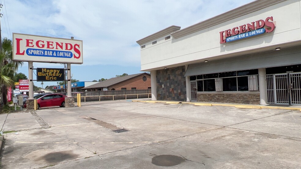 12373 Scarsdale Blvd, Houston, TX for lease - Building Photo - Image 1 of 48