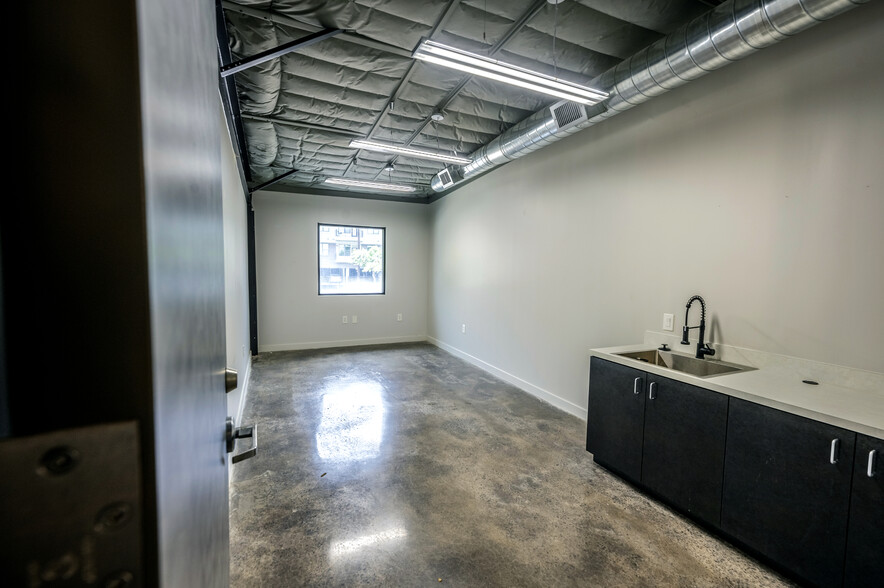 535 W 20th St, Houston, TX for lease - Interior Photo - Image 3 of 6