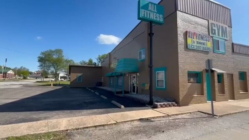 210 S Oak St, Eldon, MO for sale - Commercial Listing Video - Image 1 of 8