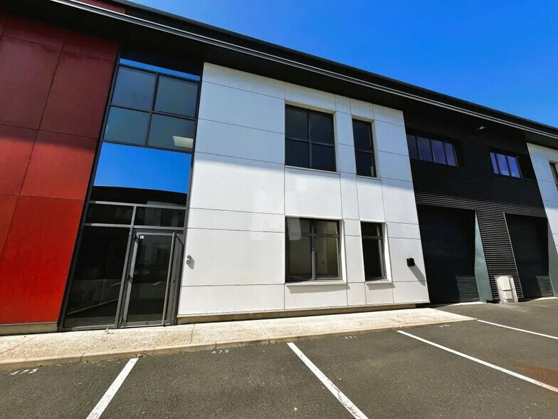 Flex in Lieusaint for lease - Building Photo - Image 3 of 10