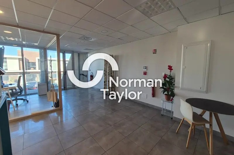 Office in Perpignan for lease - Interior Photo - Image 3 of 3