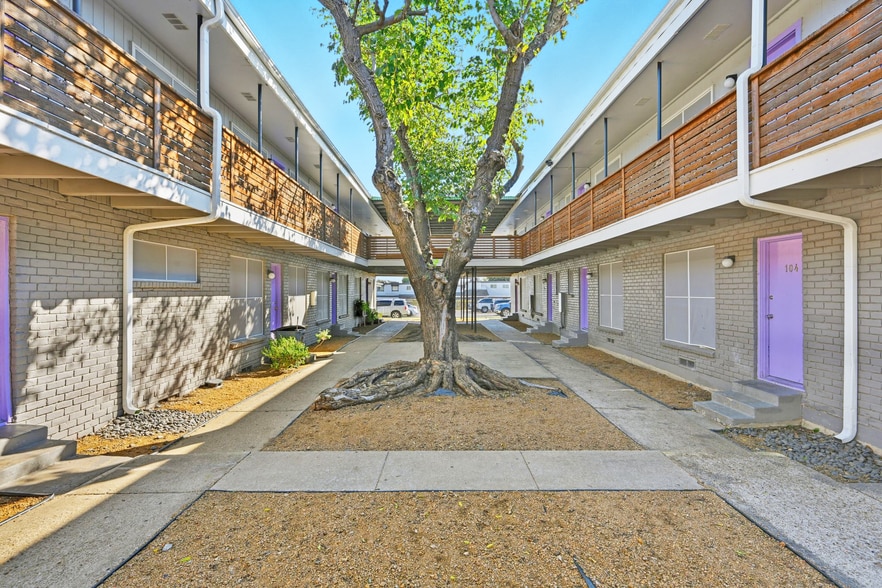 220 S Jupiter Rd, Garland, TX for sale - Building Photo - Image 1 of 9