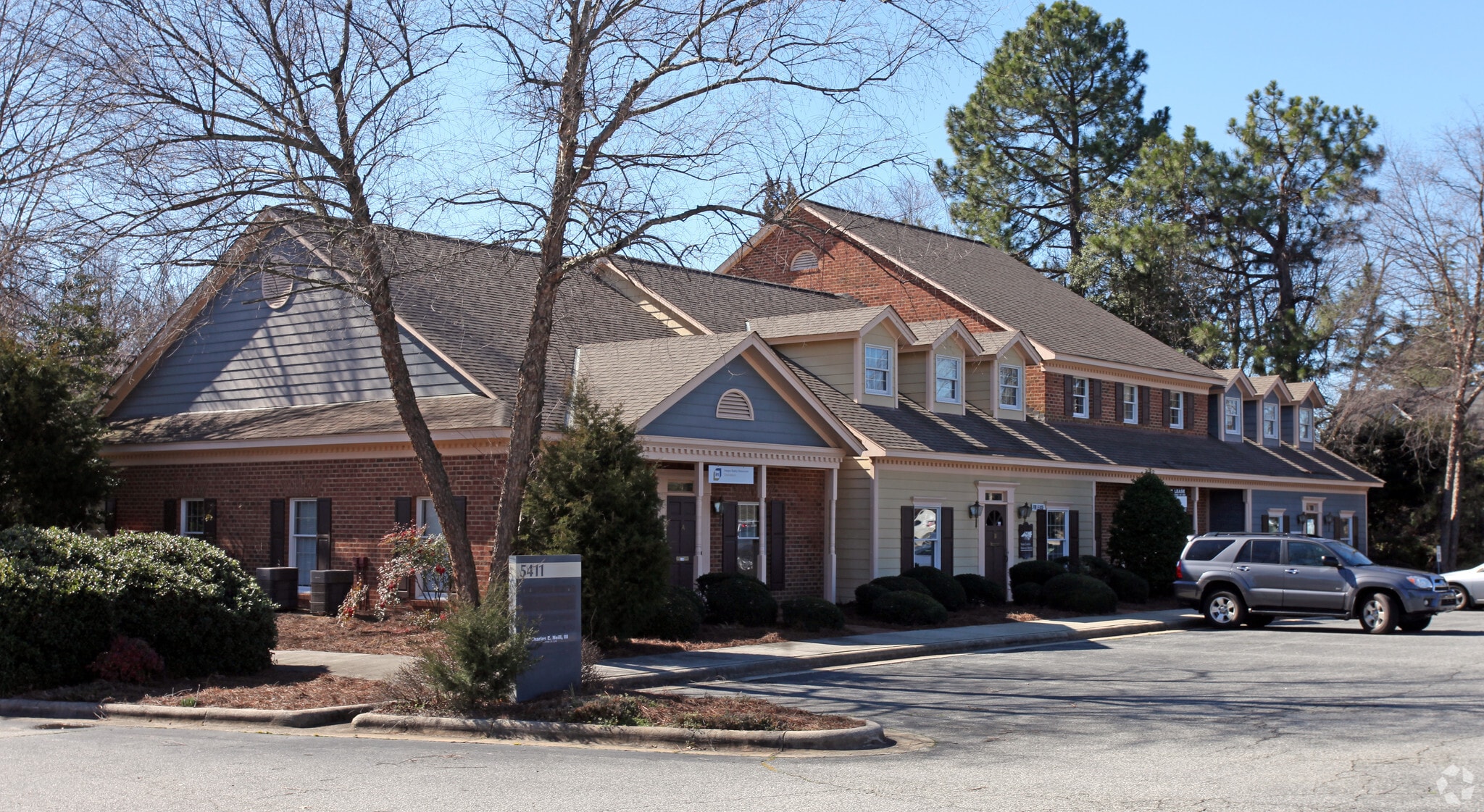 5411 W Friendly Ave, Greensboro, NC for sale Primary Photo- Image 1 of 1
