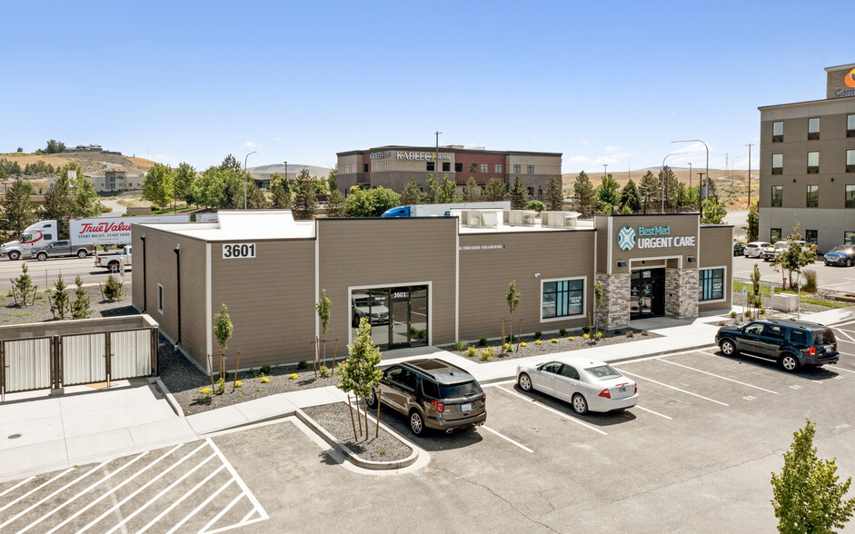 3601 Plaza Way, Kennewick, WA for lease - Building Photo - Image 1 of 15